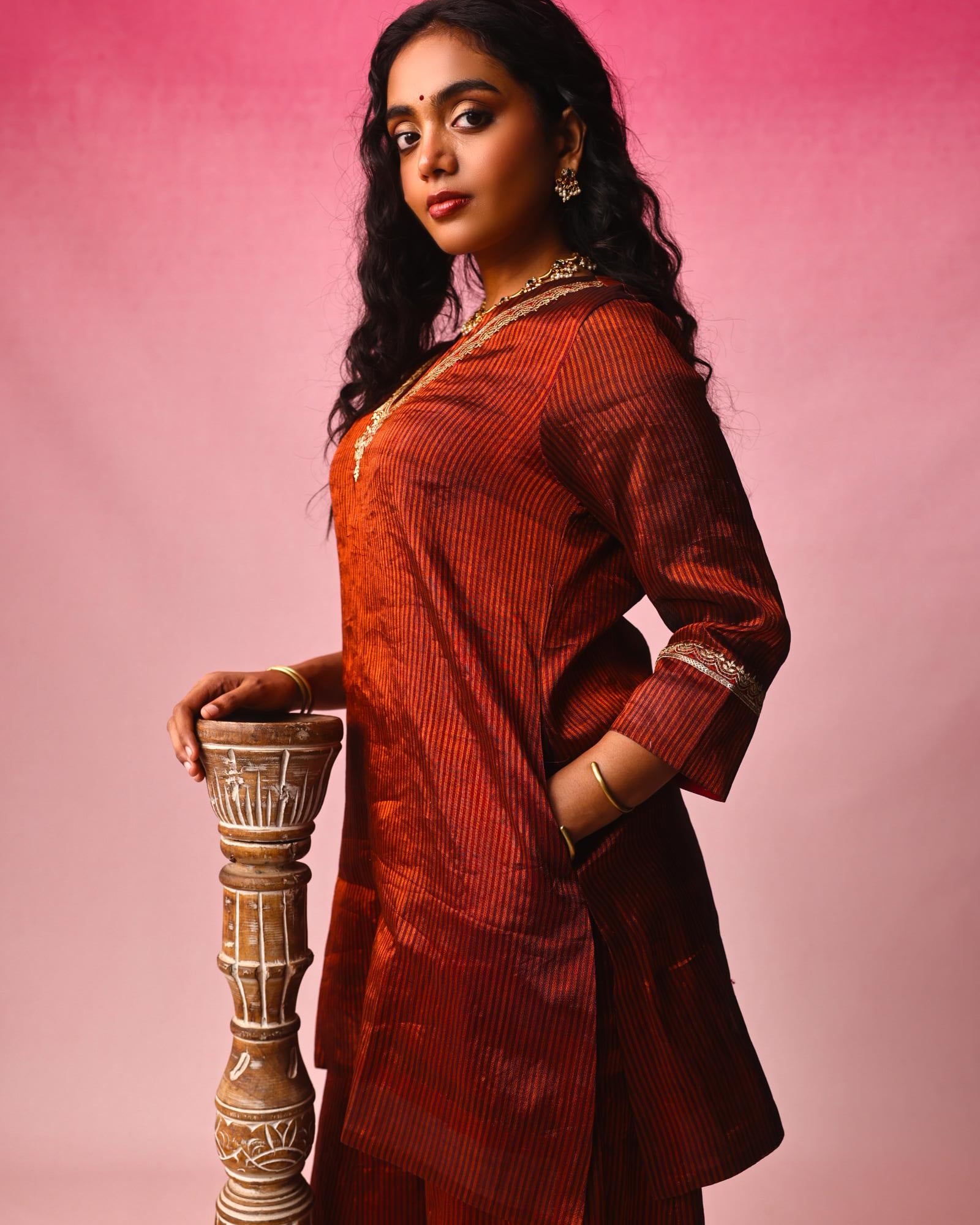 Tamra Zari Tissue Kurta Set look 08